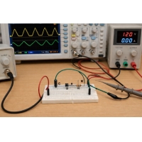 Upínací obvod: Práca, typy, analýza, aplikácie a rozdiely